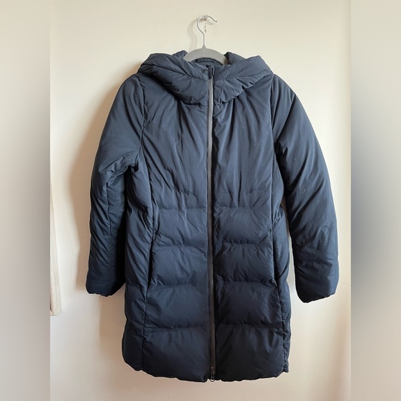Uniqlo lightweight, water-repellent Navy Blue Hooded Puffer Jacket - Picture 9 of 14
